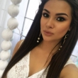 Sexy brunette is klaar om geneukt te worden!
